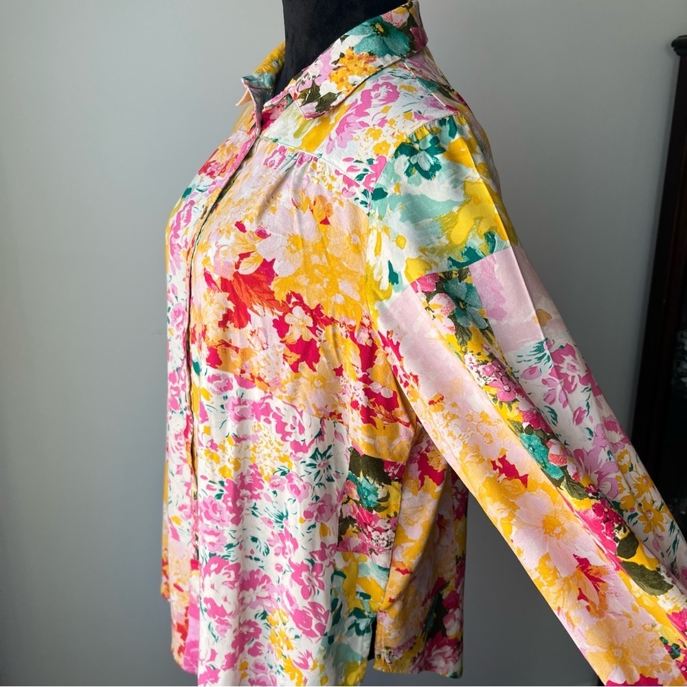 Floral Button-Up Blouse - Picture 5 of 7